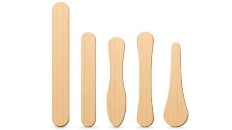 آبسلانگ چیست و چوب معاینه حلق چه کارایی دارد؟ آبسلانگ چیست و چوب معاینه حلق چه کارایی دارد؟